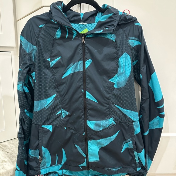 (2175) LULULEMON Back Pack It Jacket Sz 8 **LOVED** - Picture 15 of 16